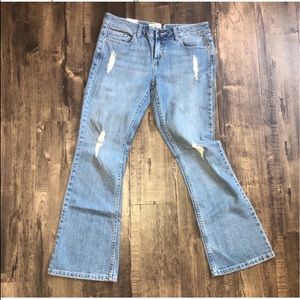 Anchor blue distressed
"Daisy” bootcut jeans
